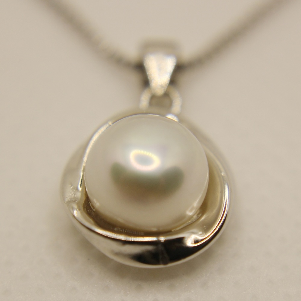 Genuine Freshwater Pearl Necklace and Earring Set - Picture 2 of 7